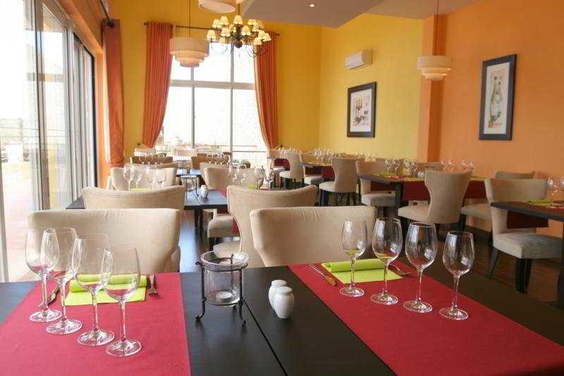 Quinta Da Encosta Velha - Santo Antonio, Villas, Golf & Spa بودينز المطعم الصورة